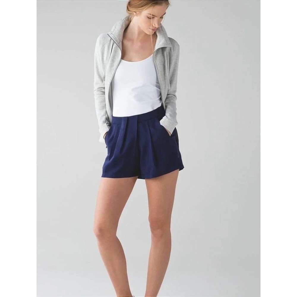 lululemon Go Keepsake Shorts Womens 6 Navy Blue Tencel Pleated Lounge Preppy